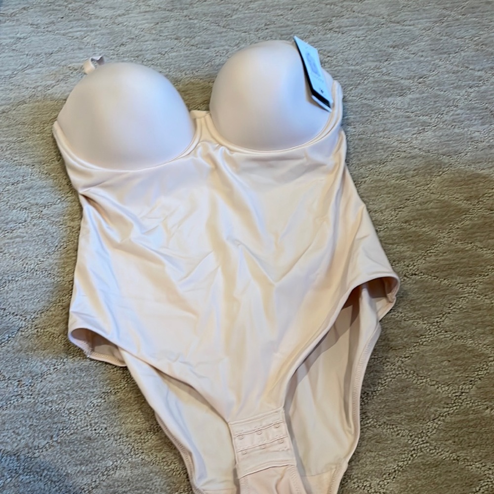 Wacoal strapless or with straps shape wear size 40 D